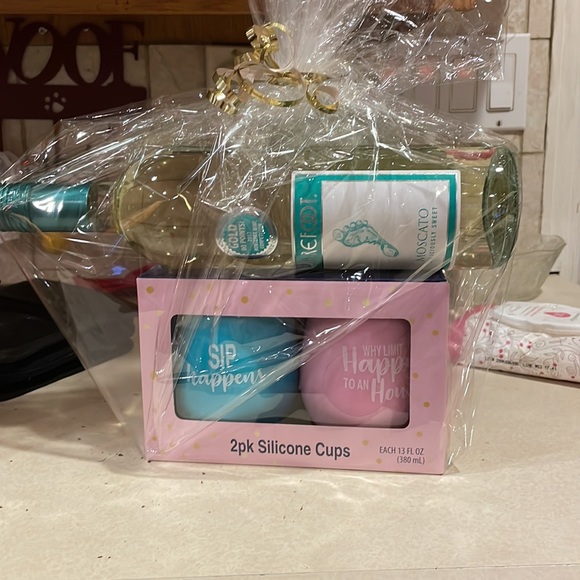 BEAUTIFUL BASKETS CREATED BY ASHLEE MAY - Picture 3 of 6